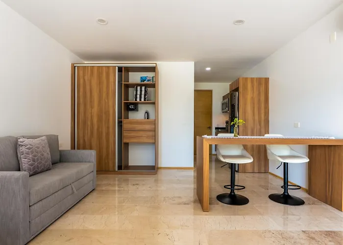 Hotel Coco Palms 202a *