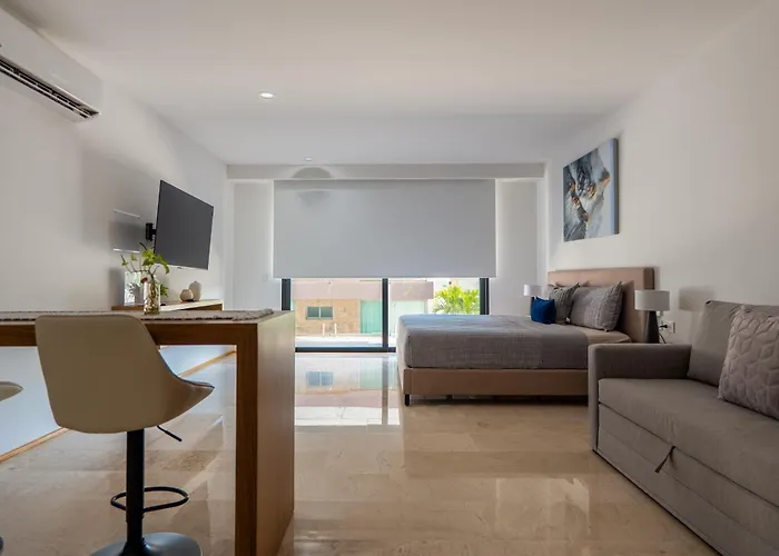 Hotel Coco Palms 202a *